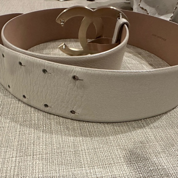 CHANEL Signature Leather Belt - Picture 2 of 9
